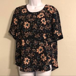 🎉HP🎉 NWOT Floral top w/ lace up back